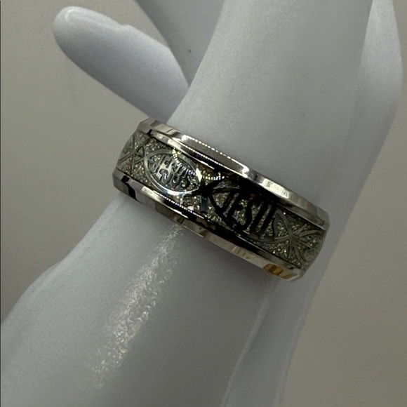 Stainless Steel Jesus Fish Design Religious Ring Silver on Silver Tone Size 8 - Picture 3 of 6